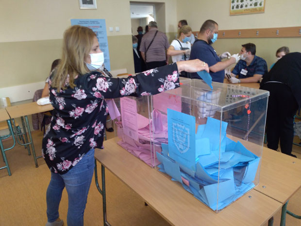 Избори у Расинском округу до 17 сати: Све општине прешле 40 посто изланости, у Ћићевцу излазност од чак 64,8 ПОСТО  (ФОТО/ВИДЕО)